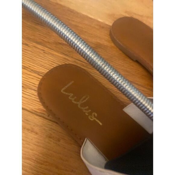 Lulus Womens Size 7 White Leather Sandals Two Strap Flat Casual open toed shoes - Picture 4 of 7